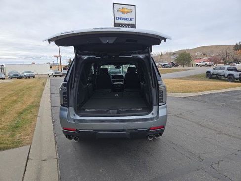 Used 2025 Chevrolet Suburban Z71 w/ Comfort Package image 17