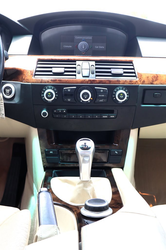 Used 2008 BMW 550i Sedan w/ Sport Pkg RWD image 13