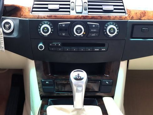 Used 2008 BMW 550i Sedan w/ Sport Pkg RWD image 13