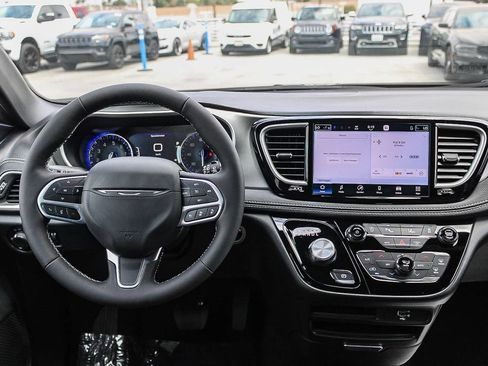 New 2027 Chrysler Pacifica Select FWD image 14