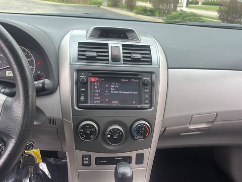 Used 2013 Toyota Corolla LE FWD image 32