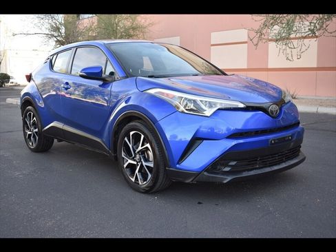 Used 2018 Toyota C-HR XLE image 2