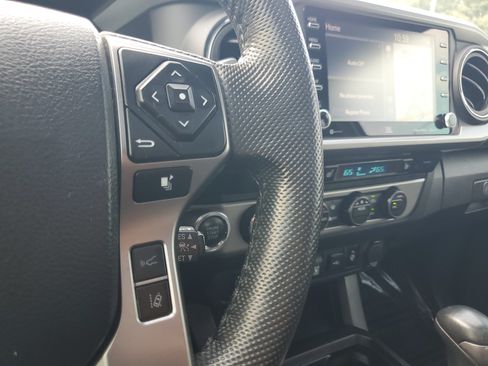 Used 2020 Toyota Tacoma Limited AWD/4WD image 25