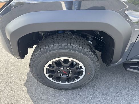 New 2025 Toyota Tacoma 4x4 Double Cab image 9