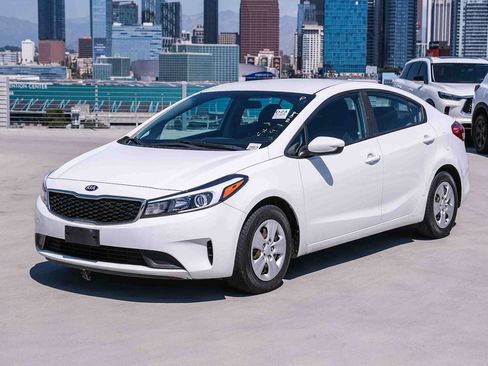 Used 2017 Kia Forte LX FWD image 1
