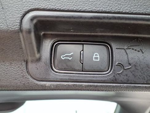 Used 2022 Ford Explorer XLT w/ Equipment Group 202A AWD/4WD image 14