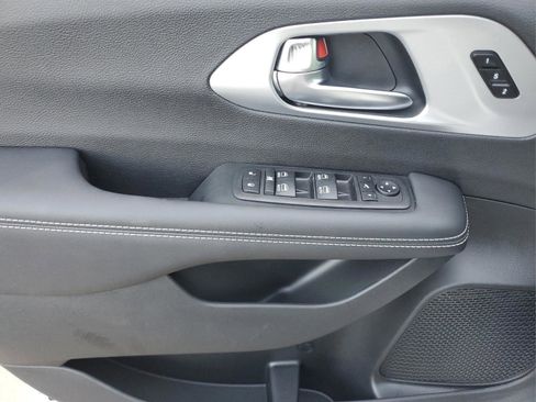 New 2026 Chrysler Pacifica Limited w/ S Appearance Package image 16