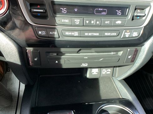 Used 2021 Honda Pilot Touring image 18