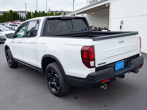 New 2026 Honda Ridgeline Black Edition image 8