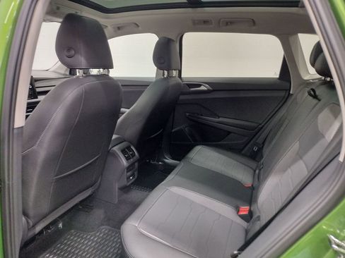 New 2025 Volkswagen Taos SE image 23