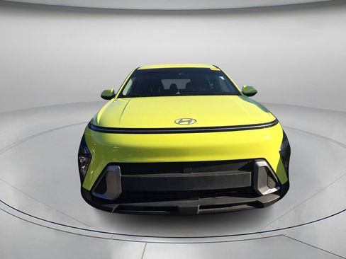 Used 2024 Hyundai Kona SE image 3