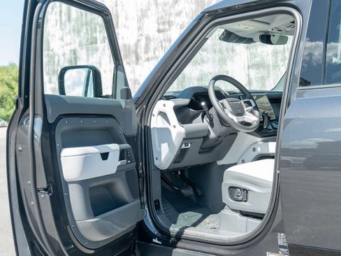 New 2026 Land Rover Defender 130 X-Dynamic SE AWD/4WD image 10