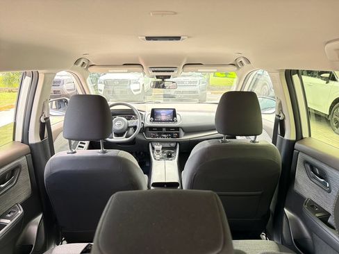 Certified 2023 Nissan Rogue SV FWD image 33