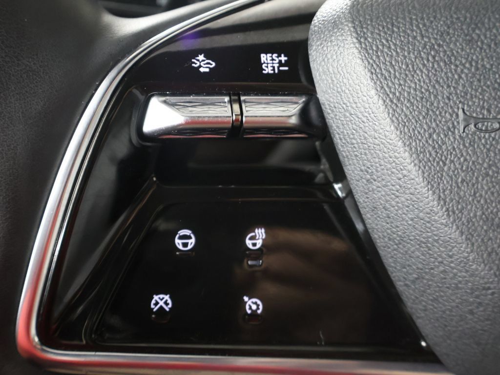 Used 2024 Cadillac Lyriq Sport RWD image 48
