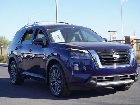 Used 2025 Nissan Pathfinder SL w/ SL Premium Package image 4