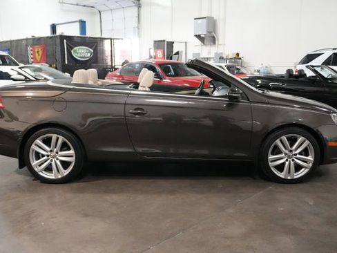 Used 2012 Volkswagen Eos Executive image 4
