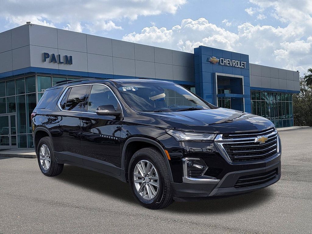 Certified 2023 Chevrolet Traverse LT FWD image 1