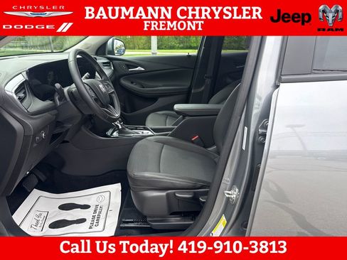 Used 2025 Buick Encore GX Preferred FWD image 9