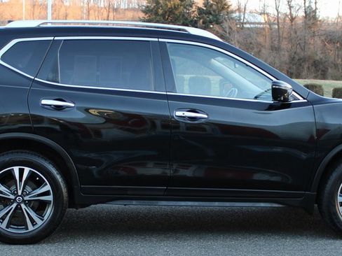 Certified 2019 Nissan Rogue SV w/ Premium Package image 5