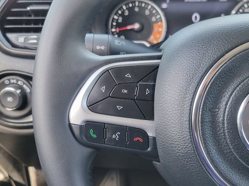 Used 2023 Jeep Renegade Altitude AWD/4WD image 5