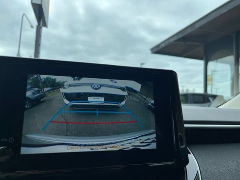 Used 2025 Toyota Corolla LE FWD image 20