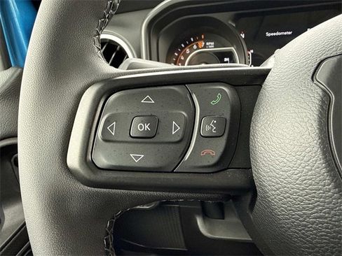 Used 2025 Jeep Gladiator Sport image 28