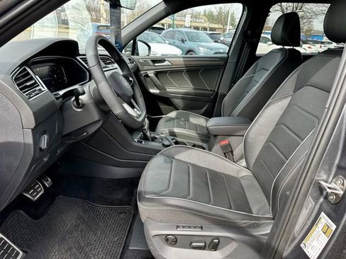 Used 2024 Volkswagen Tiguan SEL R-Line image 12
