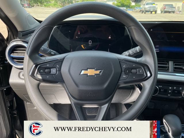 Used 2025 Chevrolet Trax LT FWD image 16