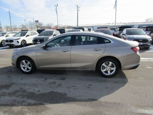 Used 2022 Chevrolet Malibu LT image 3