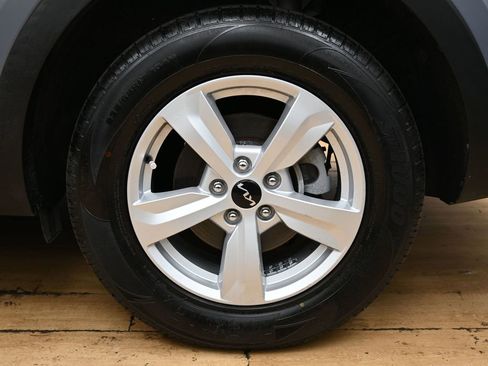 Used 2023 Kia Sorento LX image 15