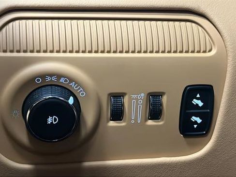 Used 2024 Jeep Grand Wagoneer Series III image 44