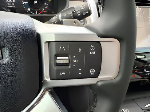 Certified 2025 Land Rover Discovery Dynamic SE image 22