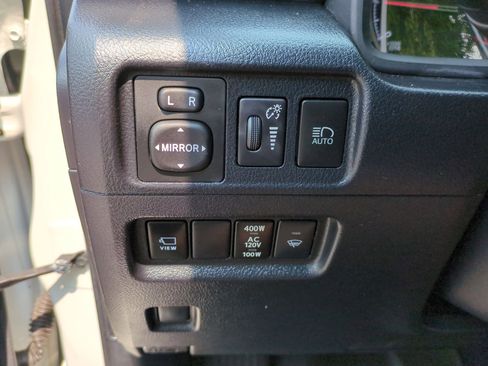 Used 2022 Toyota 4Runner Limited image 18