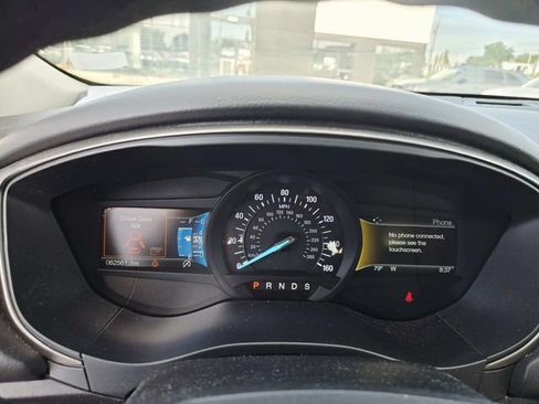 Used 2018 Ford Fusion SE w/ Fusion SE Technology Package FWD image 17