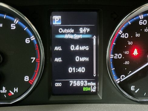 Used 2018 Toyota RAV4 Limited FWD image 19