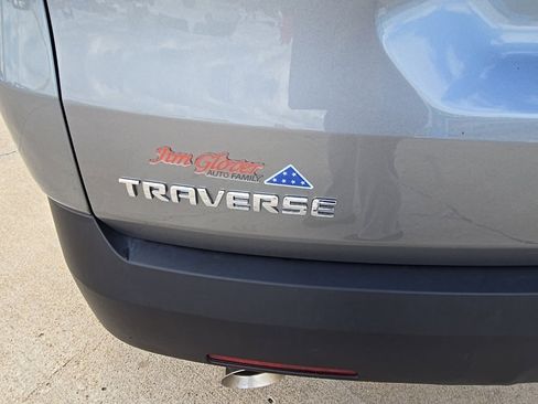 Used 2023 Chevrolet Traverse LT w/ Rear Camera Mirror Package image 42