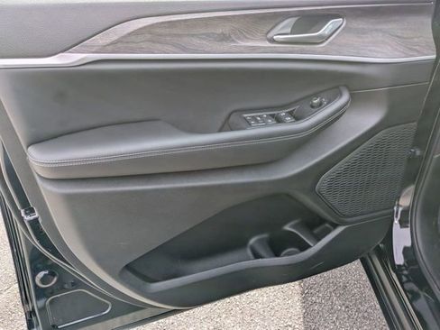 New 2026 Jeep Grand Cherokee Altitude RWD image 10