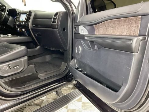 Used 2019 Ford Expedition Limited w/ Equipment Group 302A AWD/4WD image 23