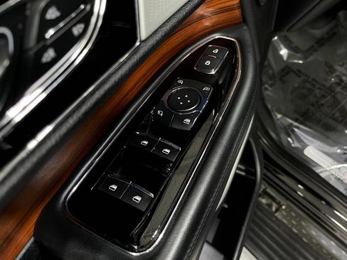 Used 2019 Lincoln Navigator Reserve AWD/4WD image 16