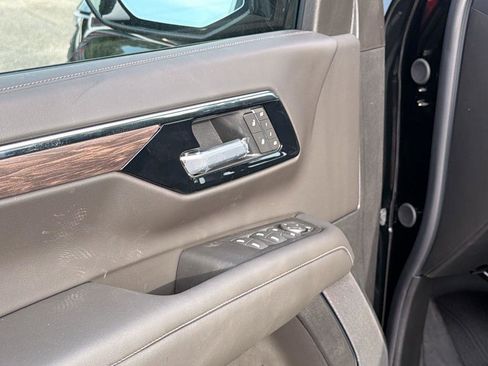 New 2026 Chevrolet Suburban Z71 w/ Comfort Package AWD/4WD image 16