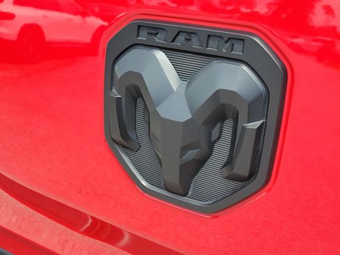 Used 2022 RAM 1500 Laramie AWD/4WD image 7
