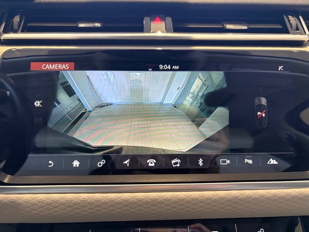 Used 2020 Land Rover Range Rover Velar S AWD/4WD image 32