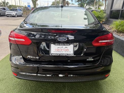 Used 2018 Ford Focus SE FWD image 5