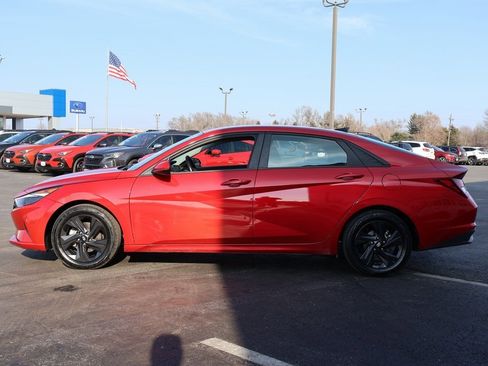 Used 2021 Hyundai Elantra SEL w/ Convenience Package image 3