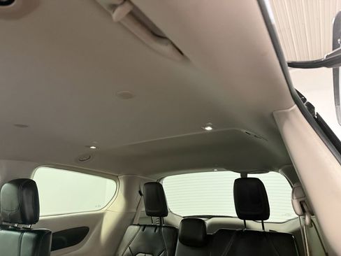 Used 2024 Chrysler Pacifica Touring-L image 50