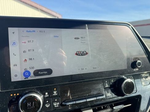 Used 2023 Toyota Highlander Platinum image 3