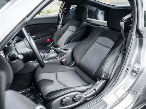 Used 2013 Nissan 370Z Coupe RWD image 6