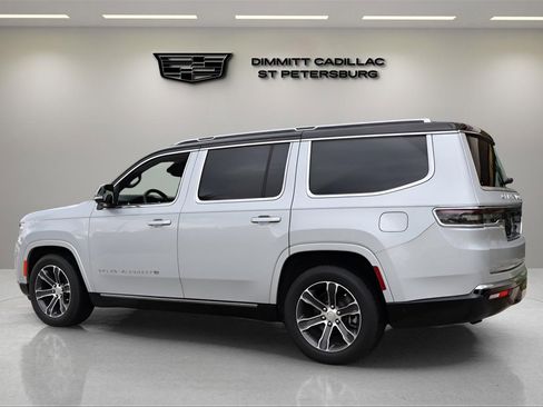 Used 2023 Jeep Grand Wagoneer 4WD image 3