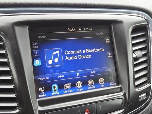 Used 2016 Chrysler 200 S image 4