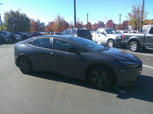 Used 2024 Toyota Prius LE image 14